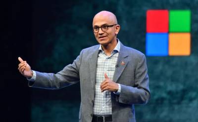 Глава Microsoft получил премию в $1 млрд за повышение цены акций компании