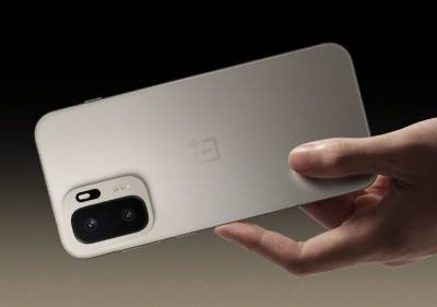 OnePlus Ace 6 Ultra представлен в новом цвете Metal Storm